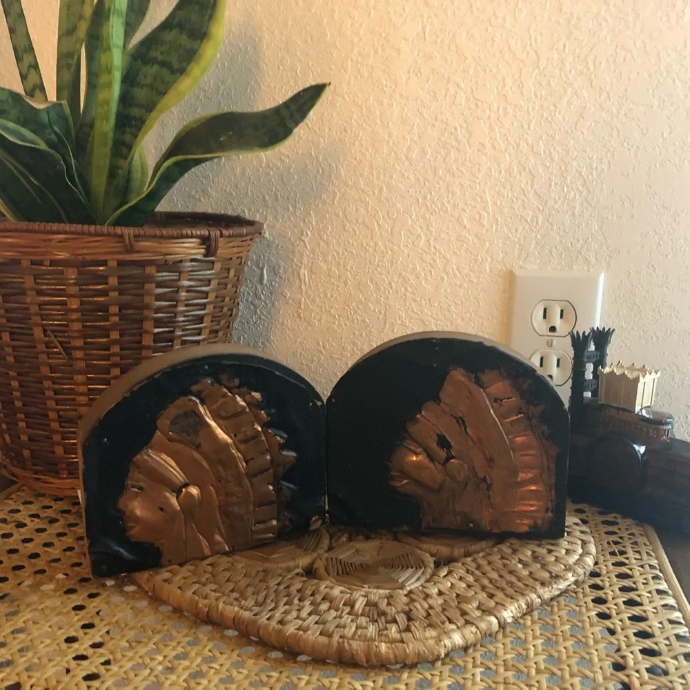 Vintage Handmade Metal/Tin & Wooden Cooper Indian Head Bookend Pair - Picture 1 of 7